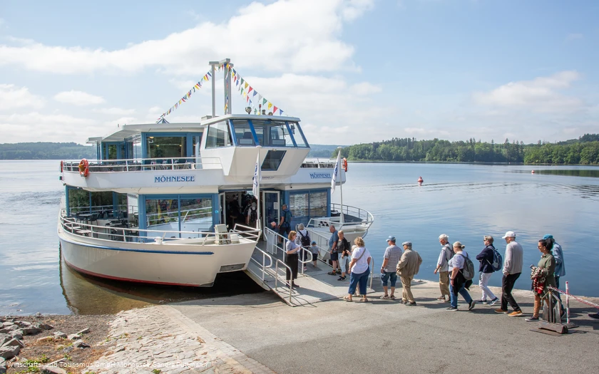 Möhneseeschifffahrt mit Gästen