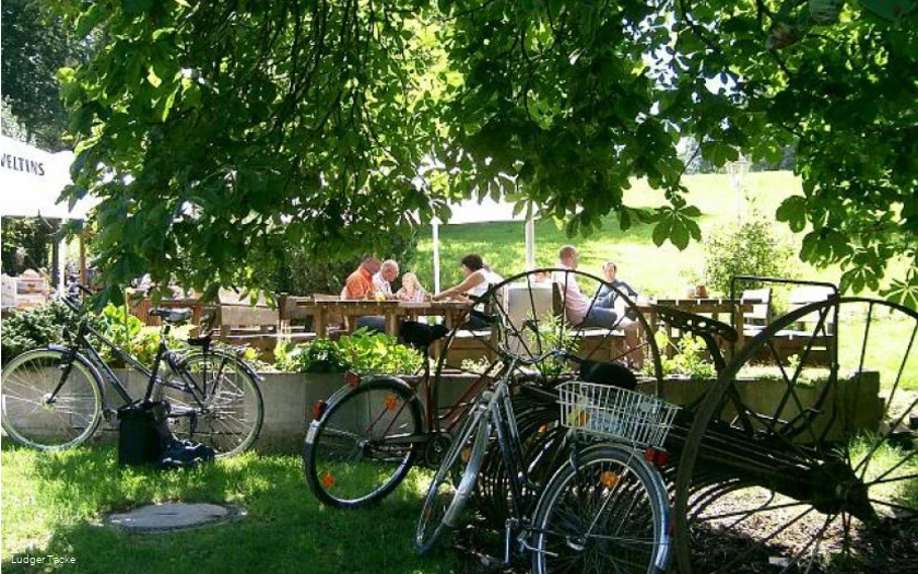 ZUM TACKEBER _BIergarten_ FOTORECHTE LUDGER TACKE.jpg